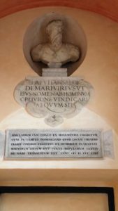 "Busto di Ansaldo De Mari, un tempo conservato nella cappella familiare della demolita chiesa di San Domenico".