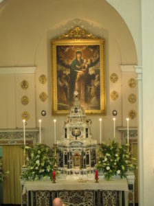"La Madonna della Sanità sopra l'altare".